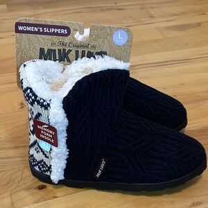 Muk Luks Women's Slippers in Navy/White Size 9/10 Large